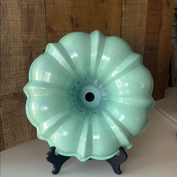 VTG Nordic Ware Mint Green/Aqua Bundt Cake Pan - Picture 1 of 9